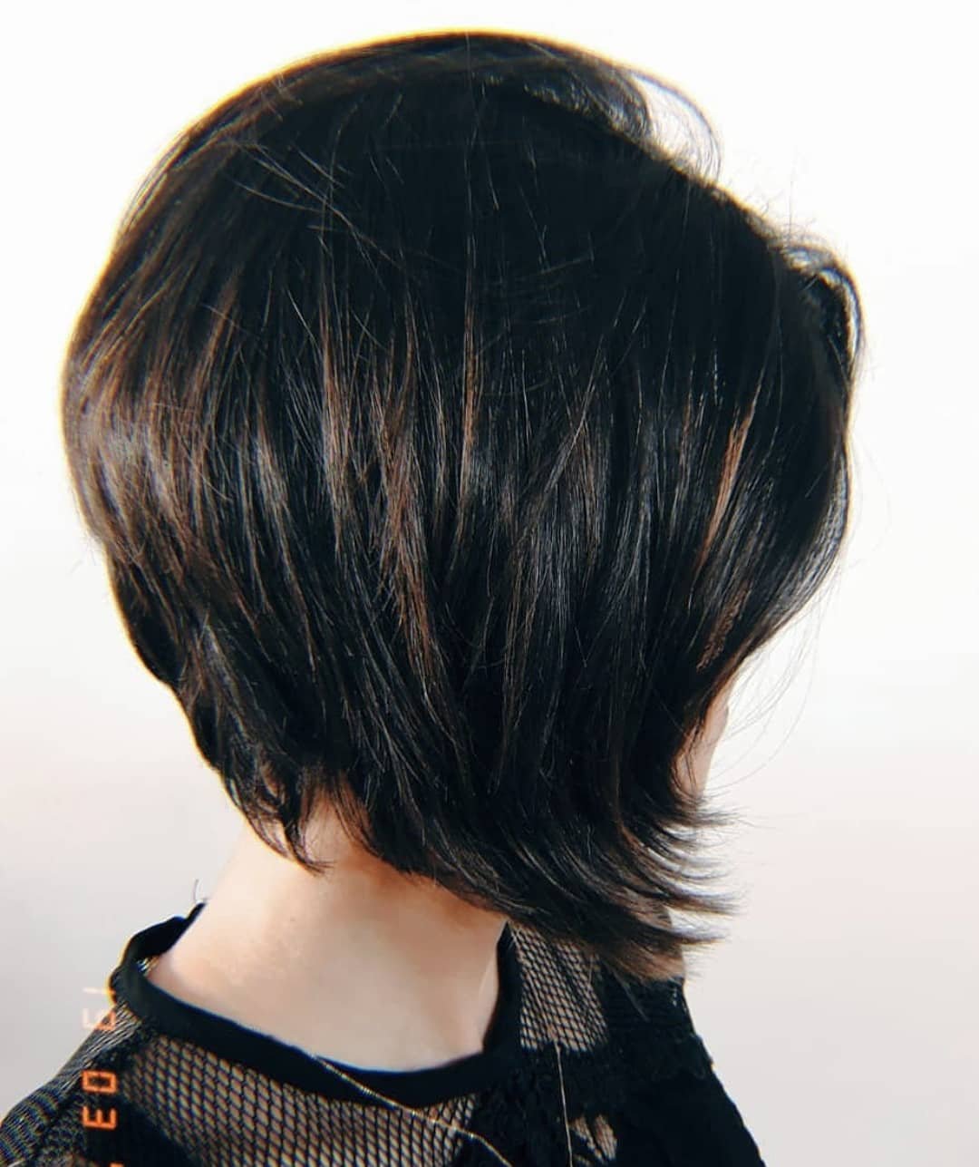 Каре боб фото с объемом на макушке на средние волосы фото