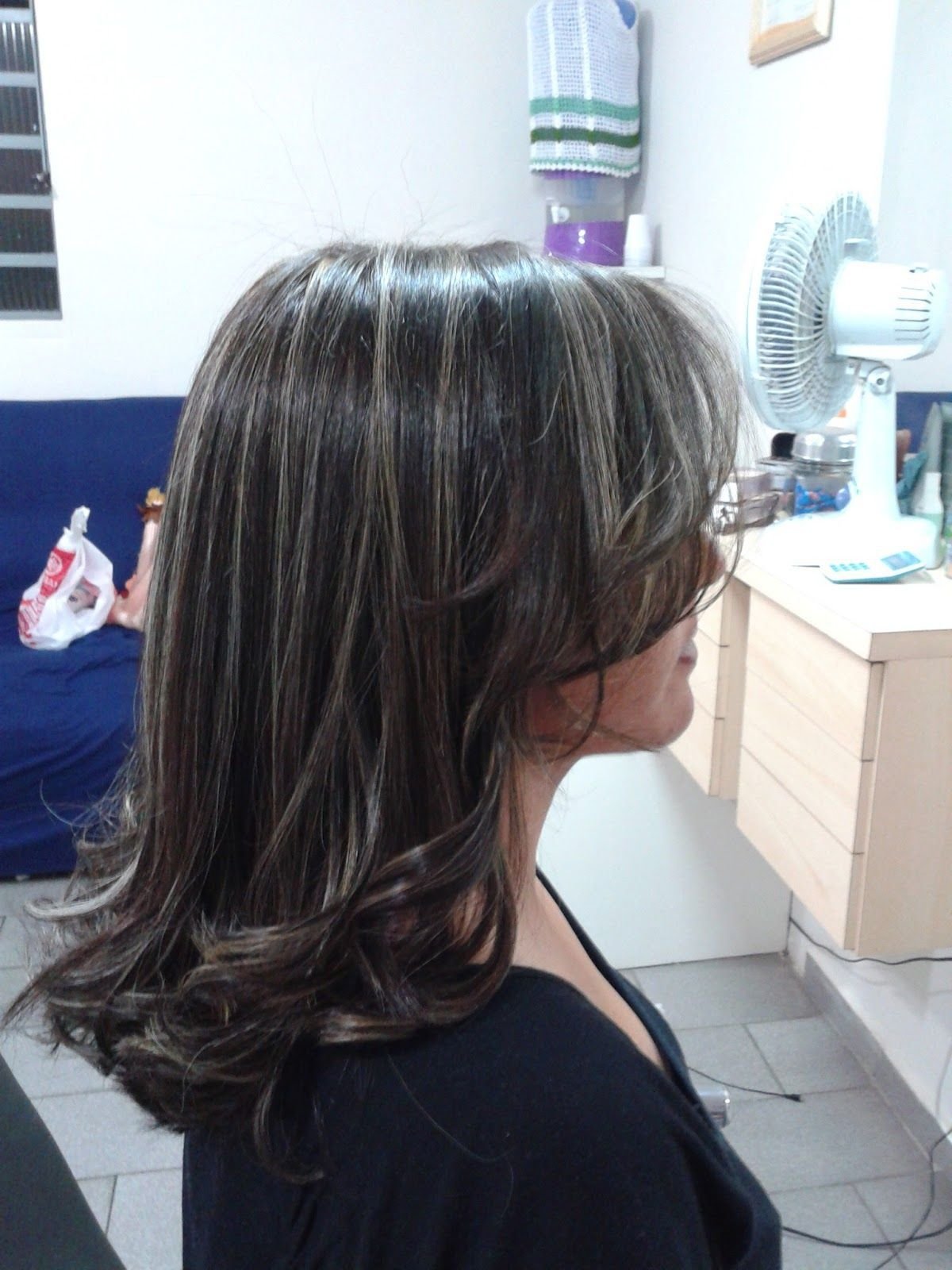 Мелирование волос фото на темных волосах средней длины
