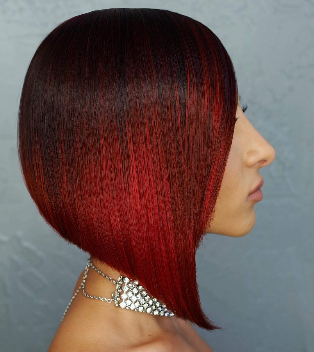 Красные волосы удлиненное каре асимметрия