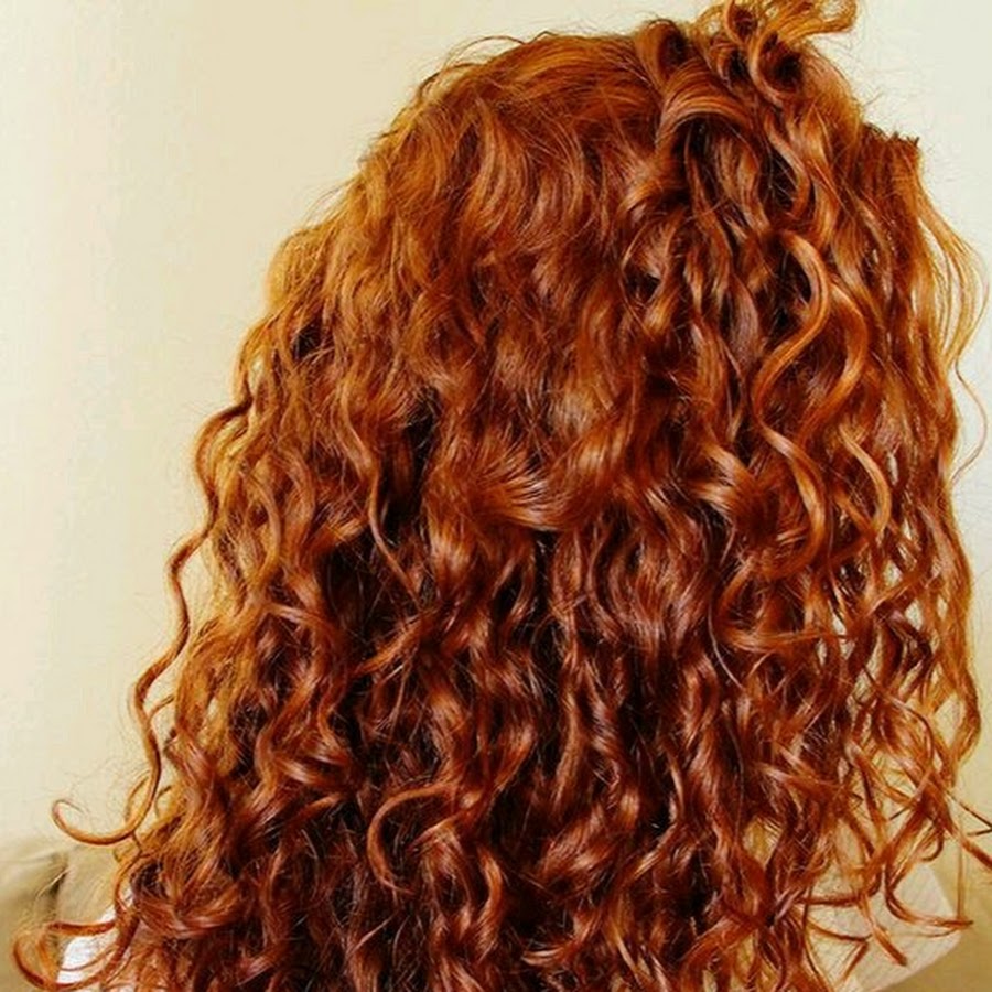Рыжие длинные волосы со спины волнистые