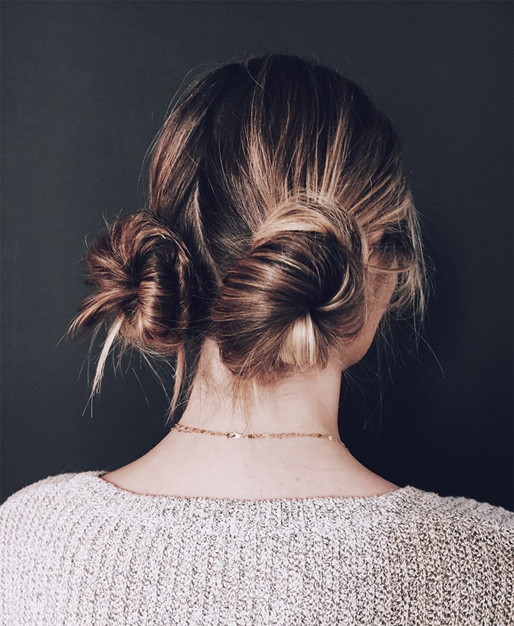 Прическа messy bun