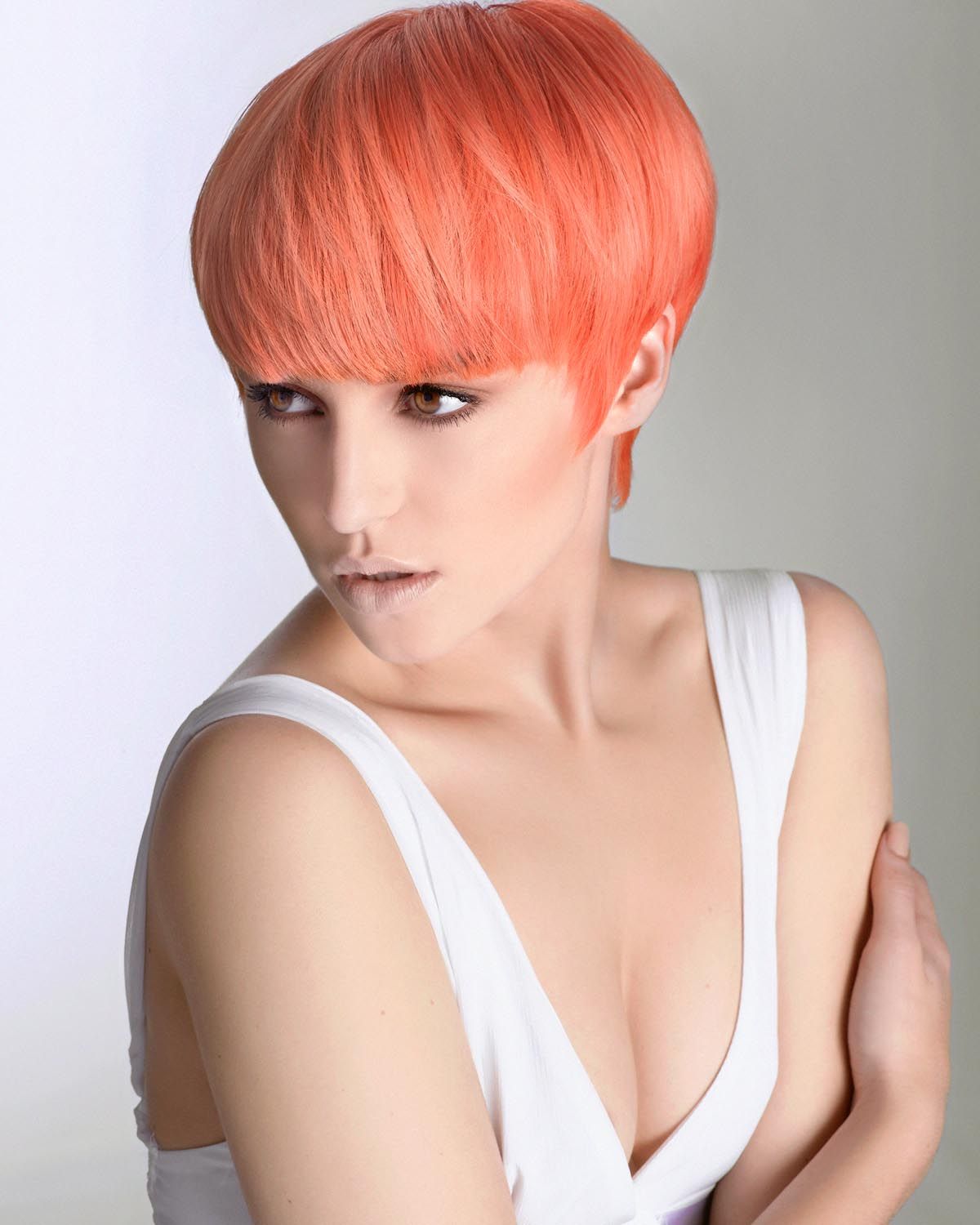 Короткая женская стрижка на рыжие волосы фото