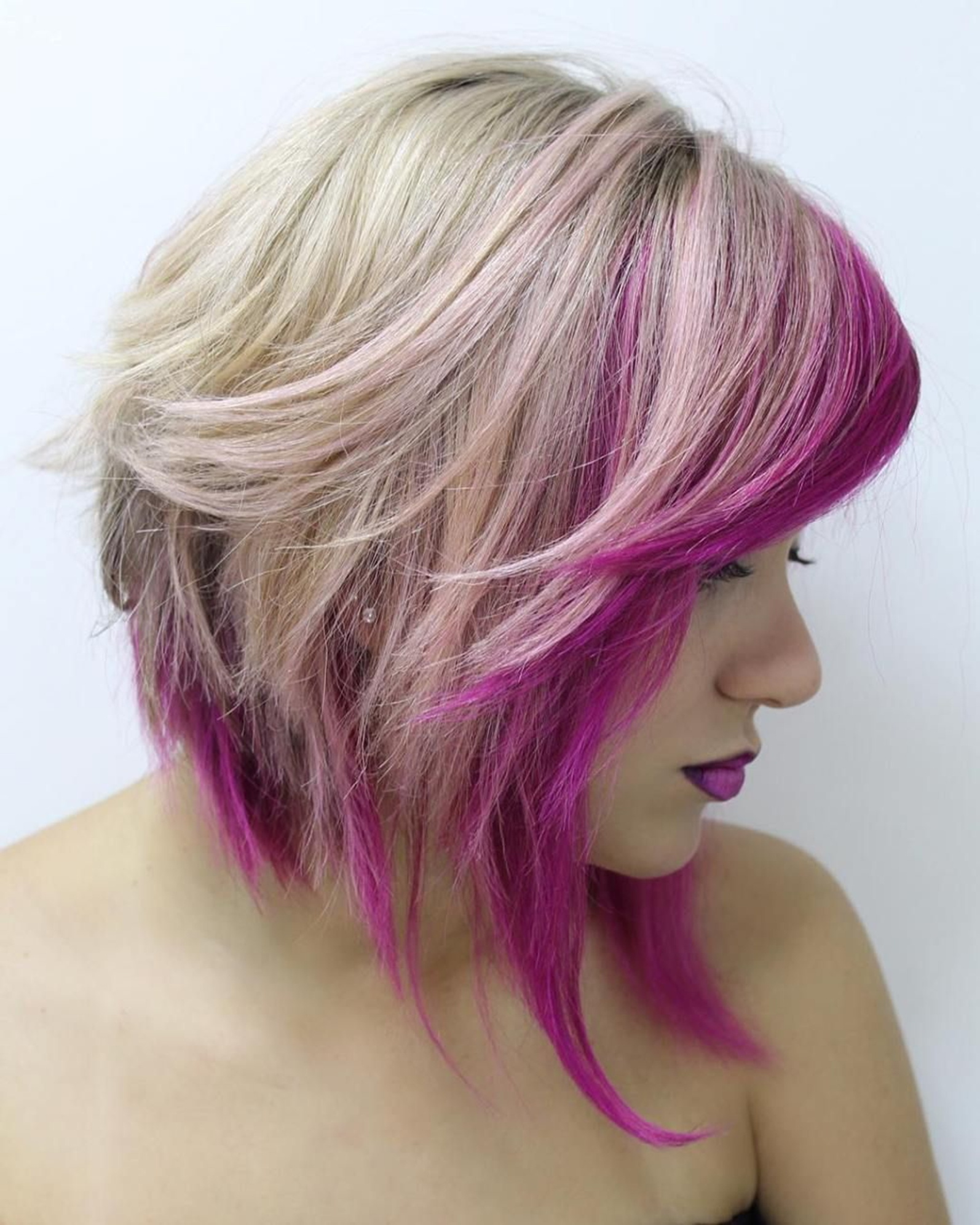 Розовое мелирование на короткие волосы