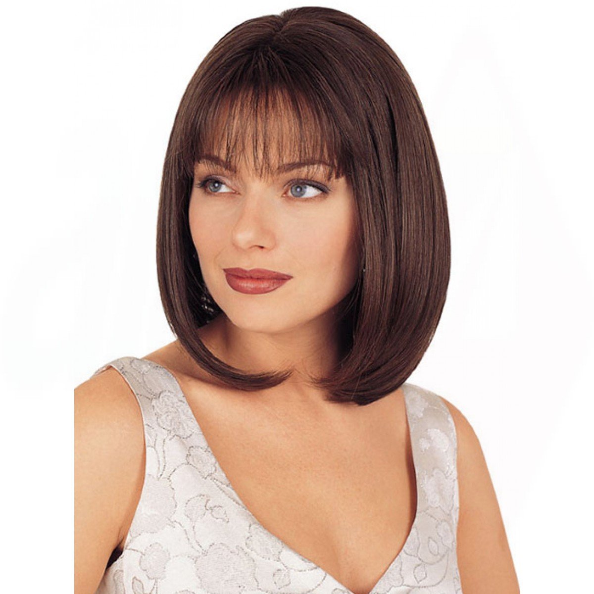 Стрижка на средние волосы для женщин круглое лицо с челкой фото