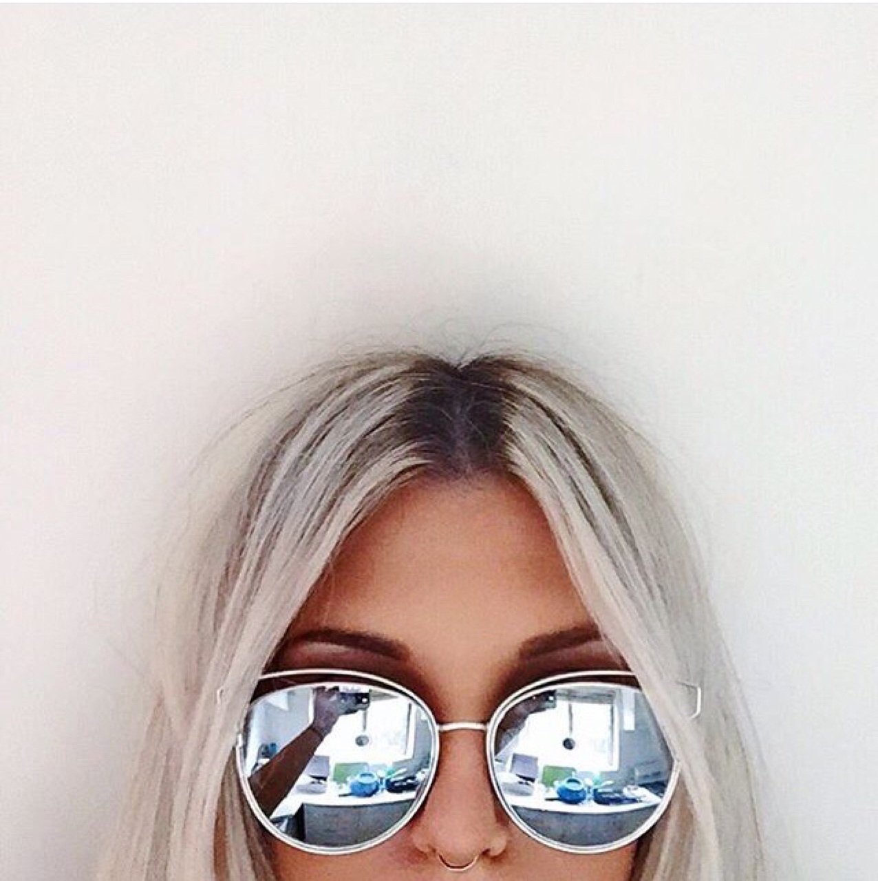 Блондинка в очках фото на аватарку