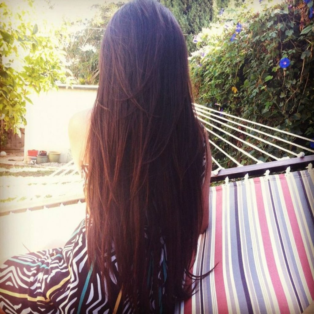 Фото девушки со спины темные волосы