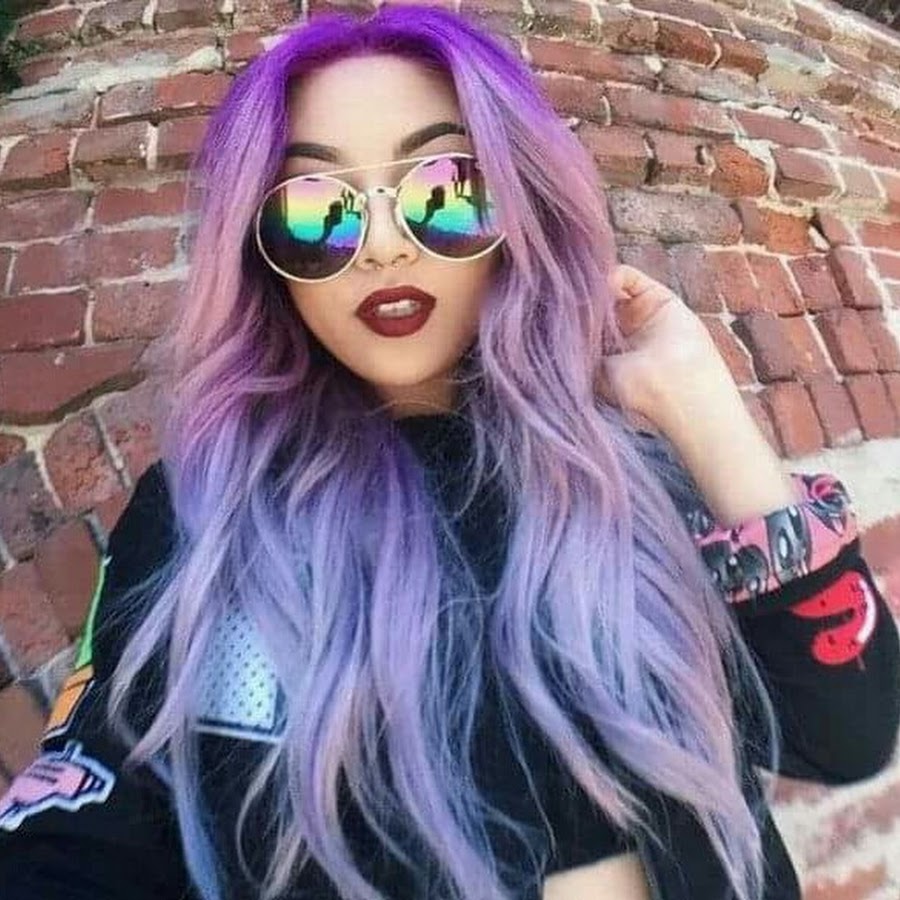 Неоновые фиолетовые волосы