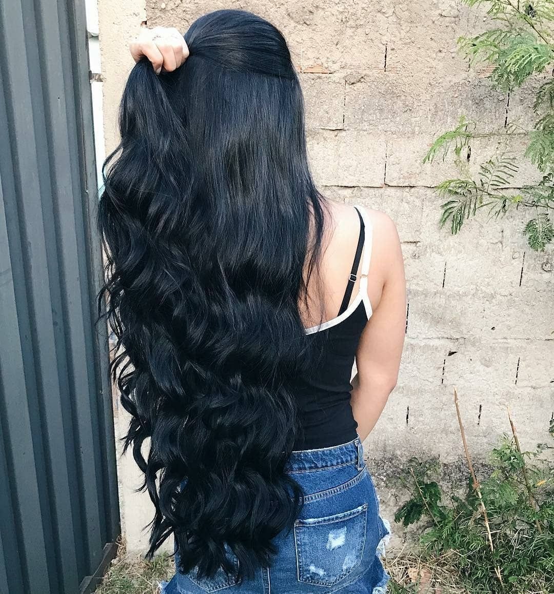 Красивые длинные черные волосы