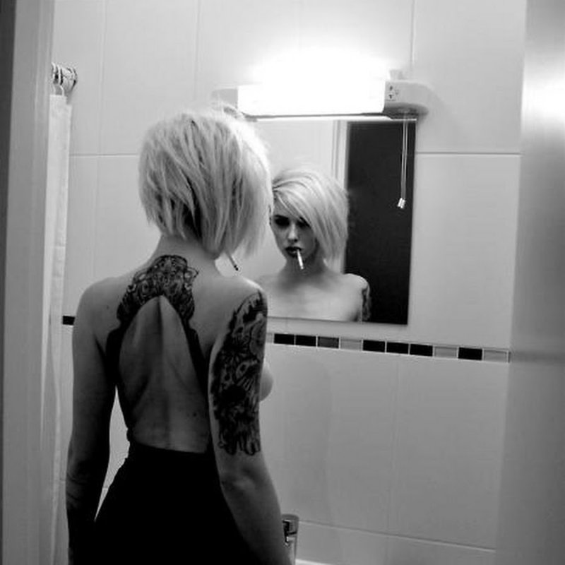 Фото блондинка с короткой стрижкой со спины фото