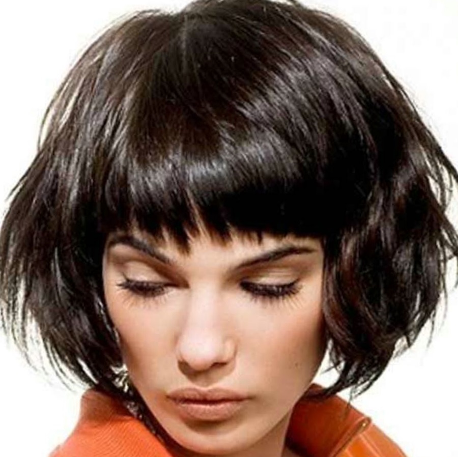 Французский боб на средние волосы с челкой фото