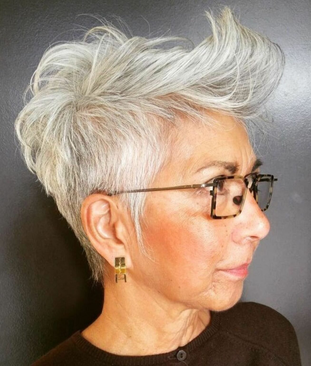 Прическа пикси на короткие волосы фото для женщин 60 лет