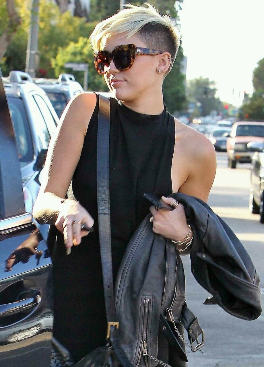 Miley Cyrus короткая стрижка