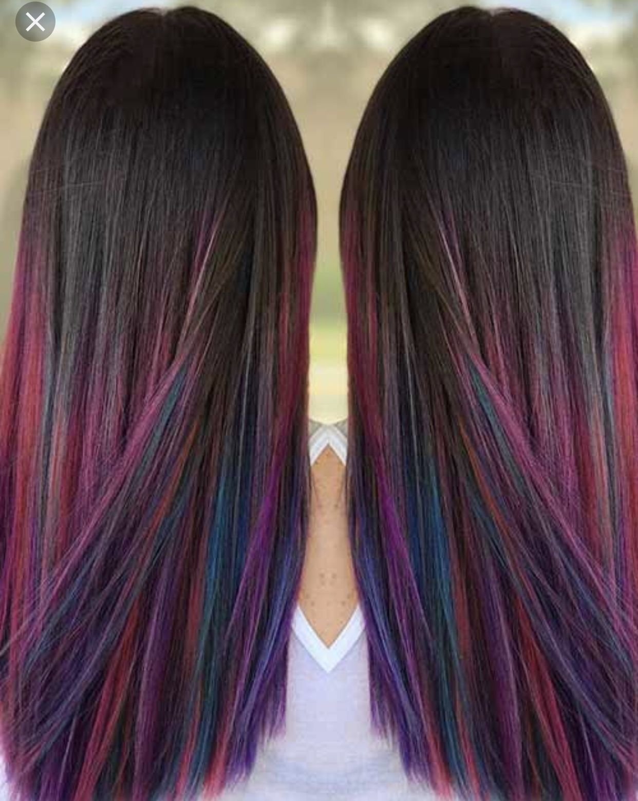 Разноцветные пряди на темных волосах