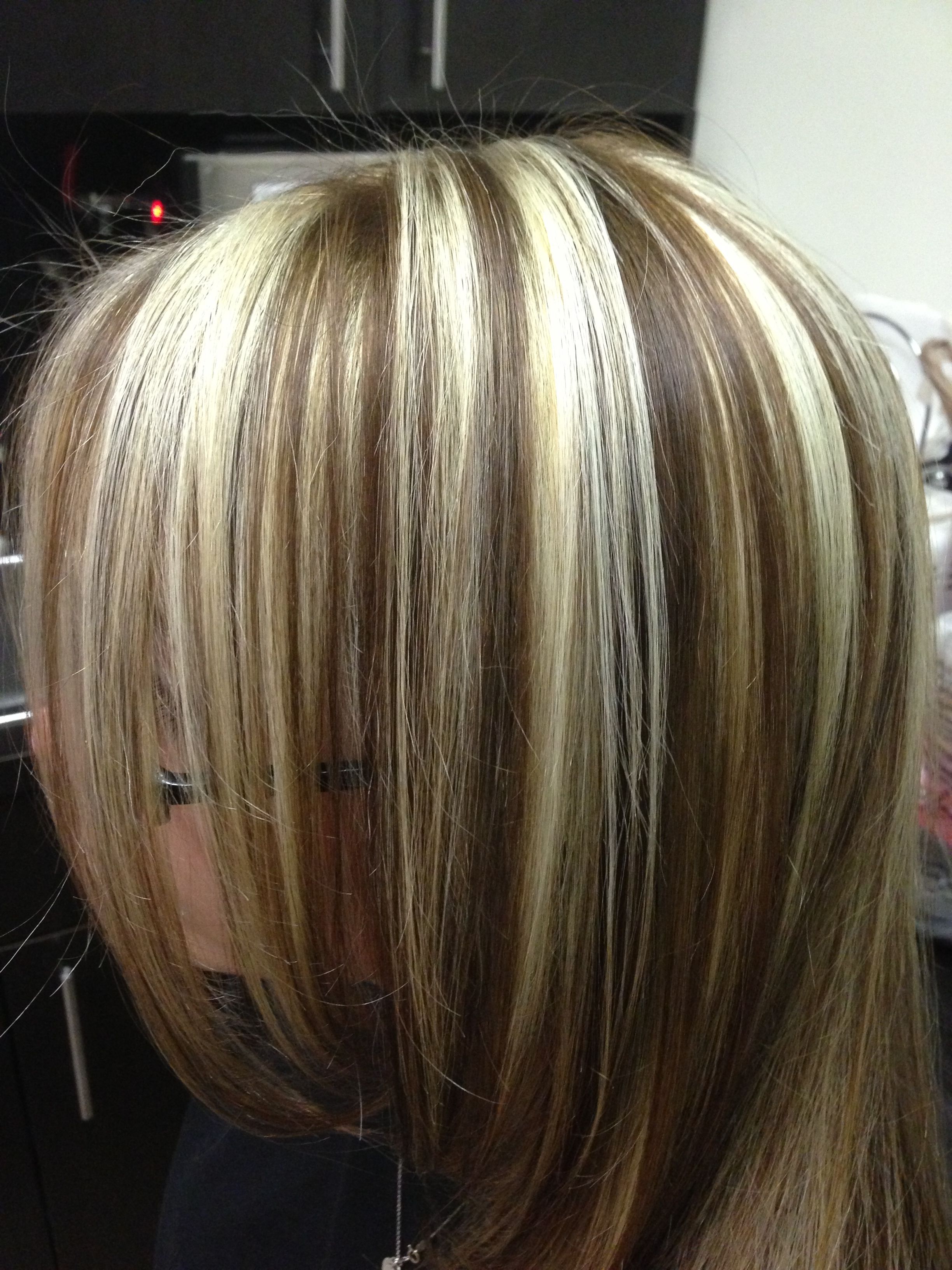 Мелирование на светлый волос с добавлением темных прядок фото