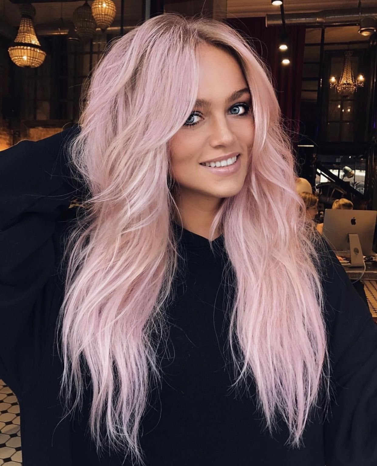 Розовый цвет волос