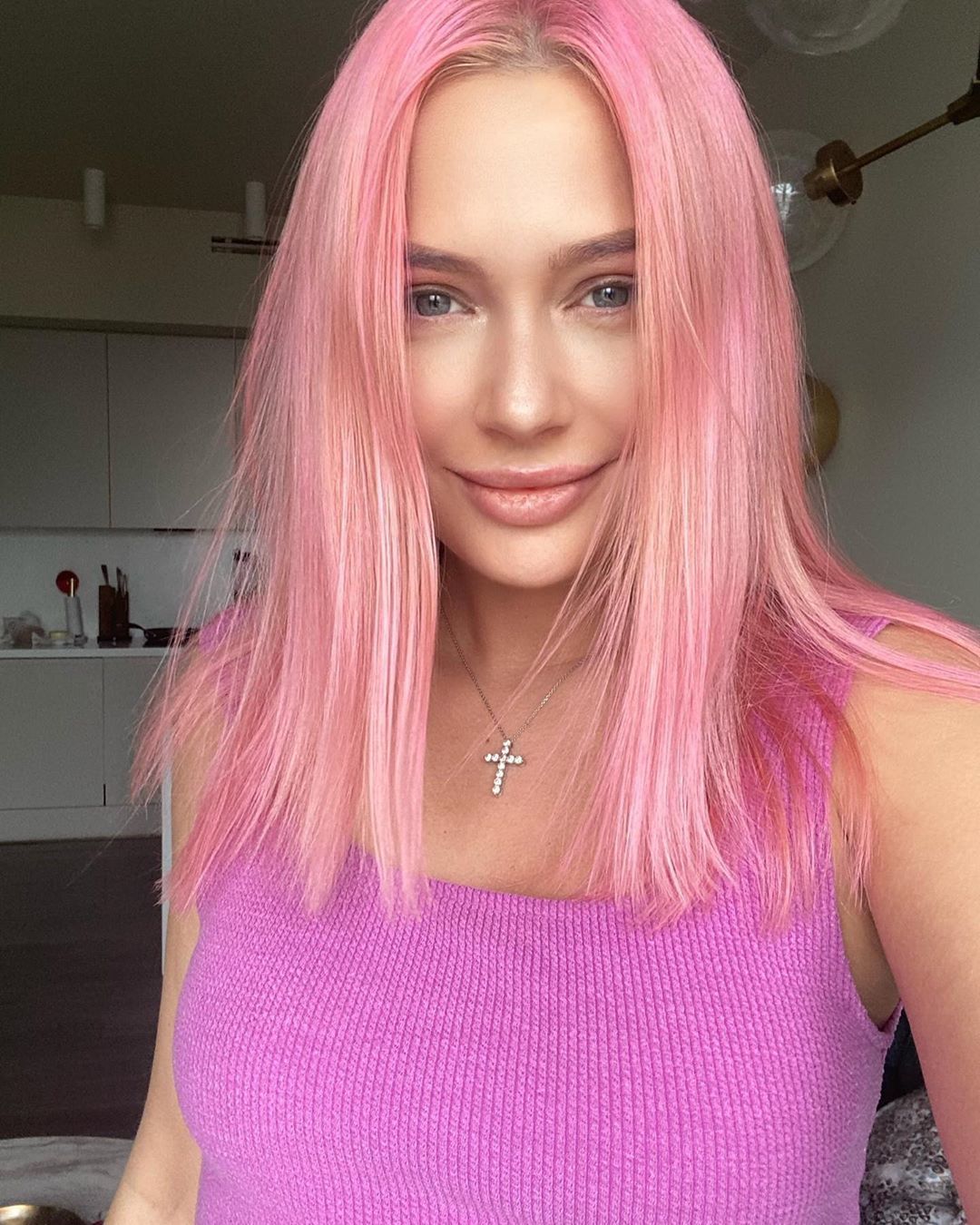 Наталья Рудова розовые волосы