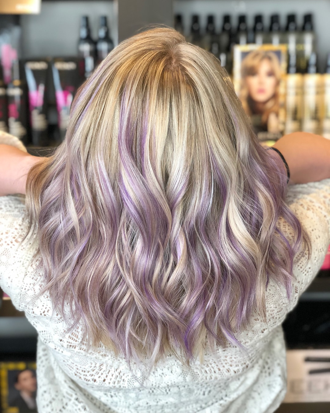 Фиолетовое мелирование на светлые волосы