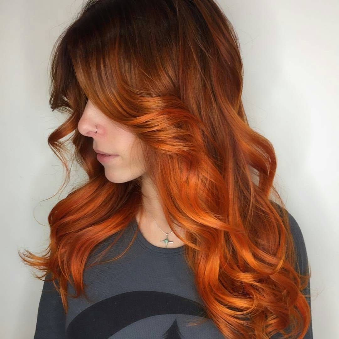Оранжевые пряди на русых волосах