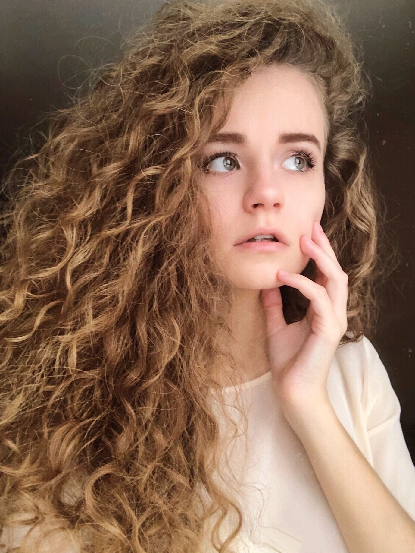 Кудрявые красивые девушки. Caroline кудрявая. Carolina curly кудрявая.